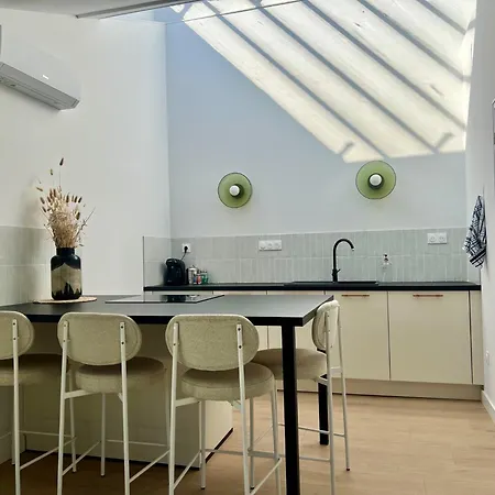 Apartmán T2 Sous Les Toits, Entre Gare Et Centre-ville, Grands Buffets Narbonne