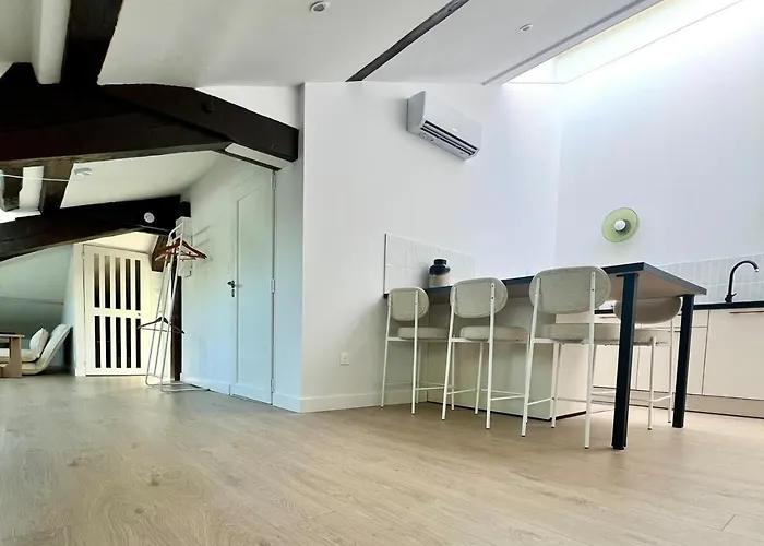 T2 Sous Les Toits, Entre Gare Et Centre-ville, Grands Buffets Apartamento
